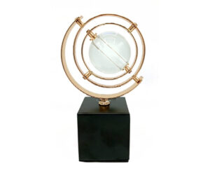 Adorno Metal con Esfera Cristal 23 x 15 cm